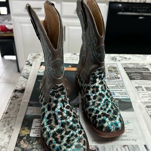 Girl’s size 1 cowboy boots